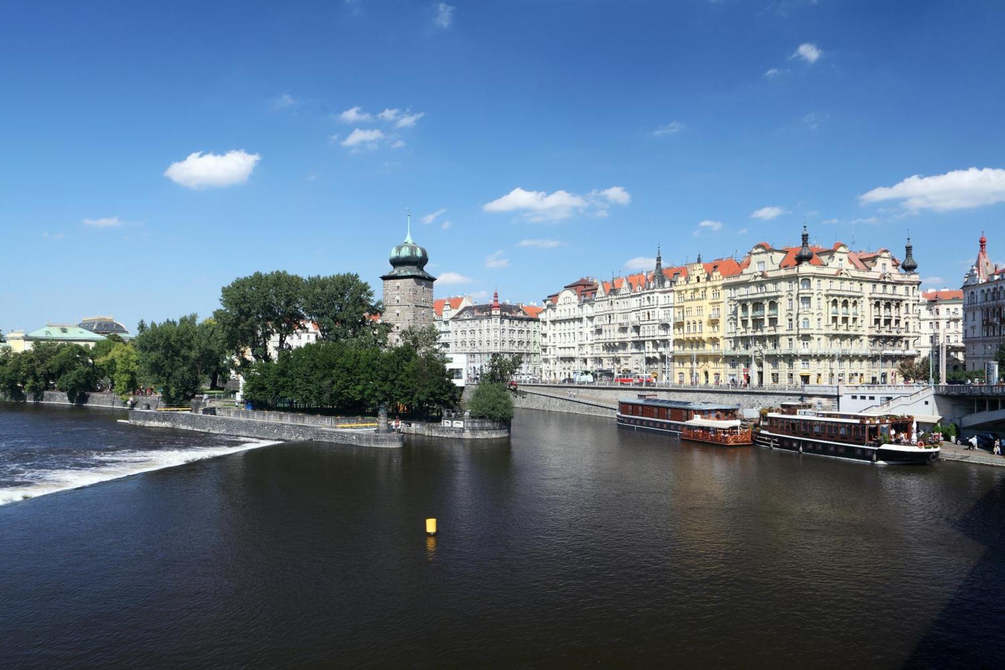 Boat Hotel Matylda Praha Bagian luar foto