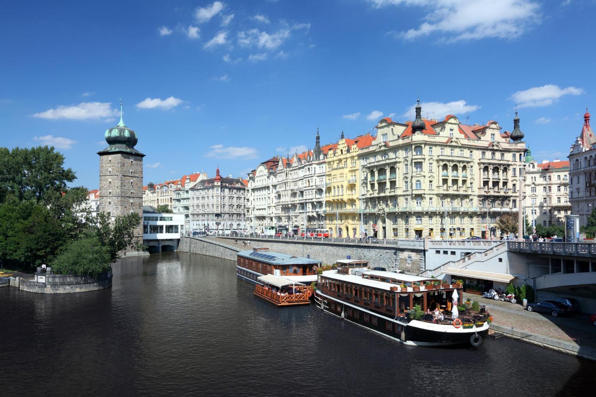 Boat Hotel Matylda Praha Bagian luar foto