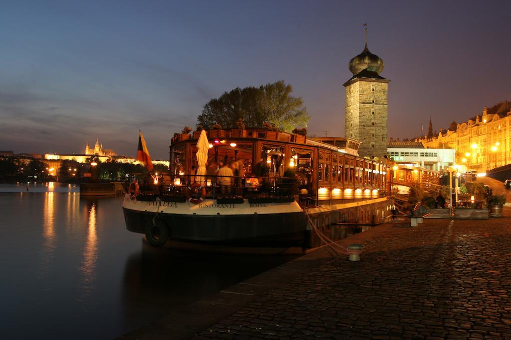 Boat Hotel Matylda Praha Bagian luar foto